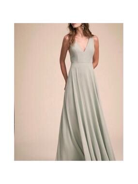 Elegant V-Neck Maxi Dress in Sage Green